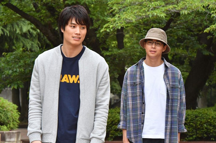 鈴木伸之、東出昌大/「あなたのことはそれほど」第5話より(画像提供:TBS)