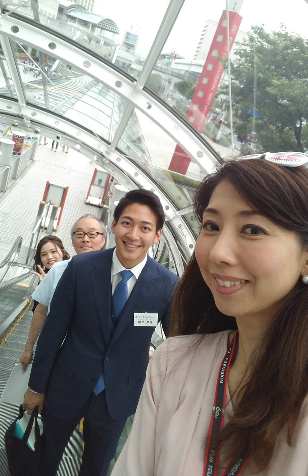 新人アナウンサーの研修にて。この日はリポート研修で各自のリポート場所まで引率中（提供写真）