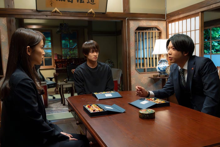 泉里香、浮所飛貴、増田貴久「ギフテッド」第2話より(C)東海テレビ