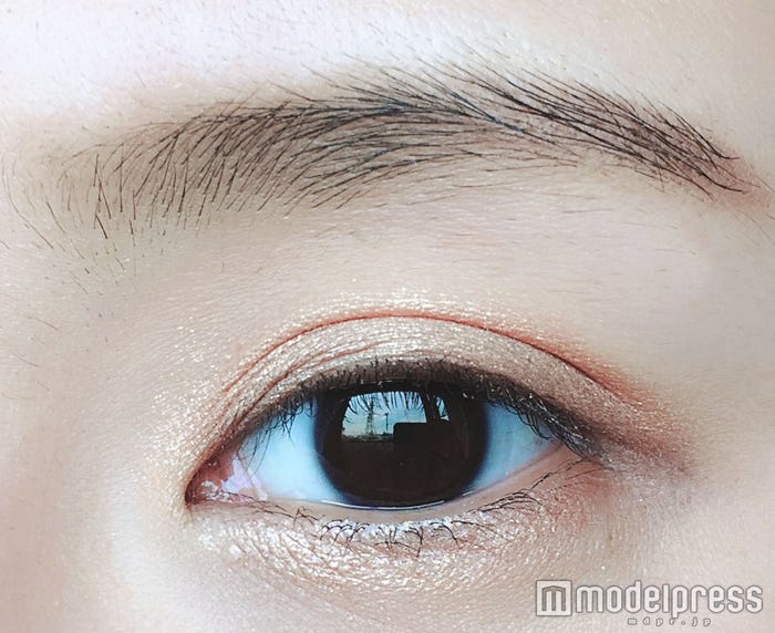 【ダイソー】「エクスプレスアイシャドウペン」使用/写真:onoaki(C)モデルプレス