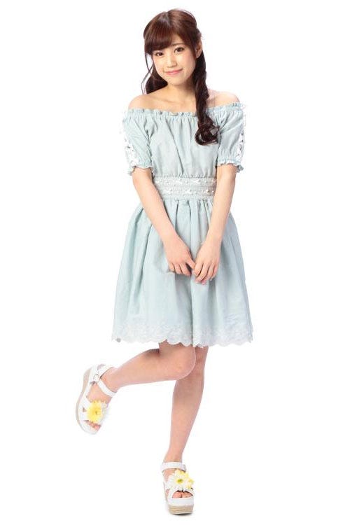 デニムオフショルワンピース「LIZ LISA」7,948円(税込)