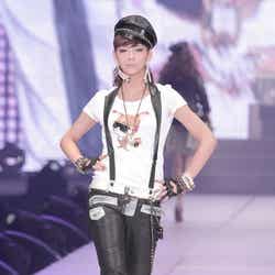 堂々たるウォーキングで観客を魅了した西内まりや(C)TGC 2013 S/S