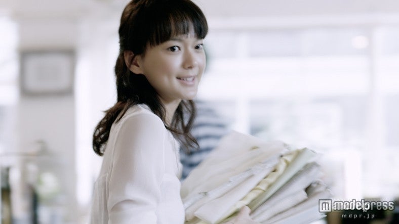 多部未華子／アサヒ飲料「三ツ矢サイダー」新CM「立ち上がり編」より