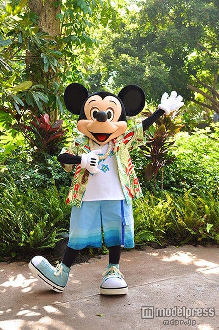 ディズニー、ハワイで真夏のクリスマス　限定ショーやイベント開催／アウラニのミッキー（C）Disney【モデルプレス】
