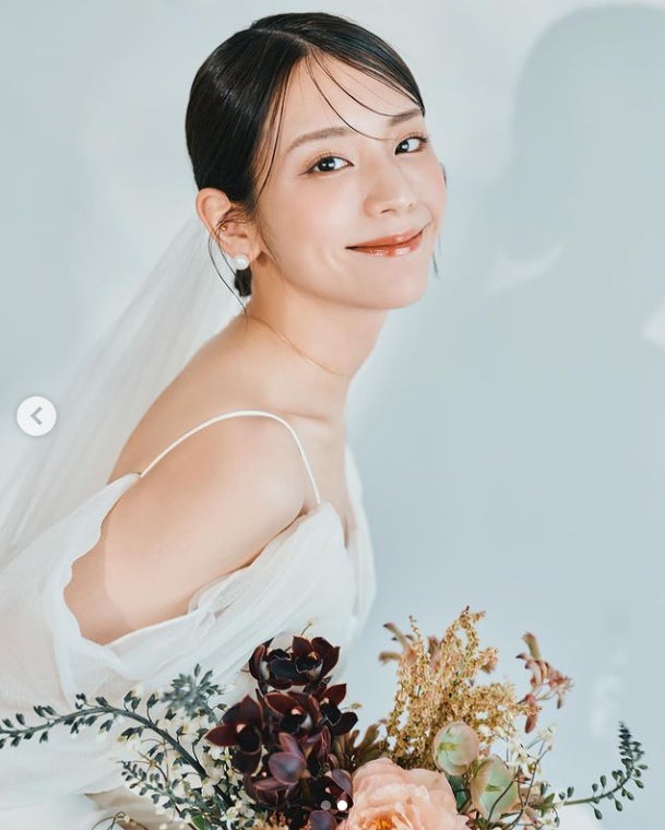 貴島明日香、結婚を発表 ウェディングドレス姿で報告