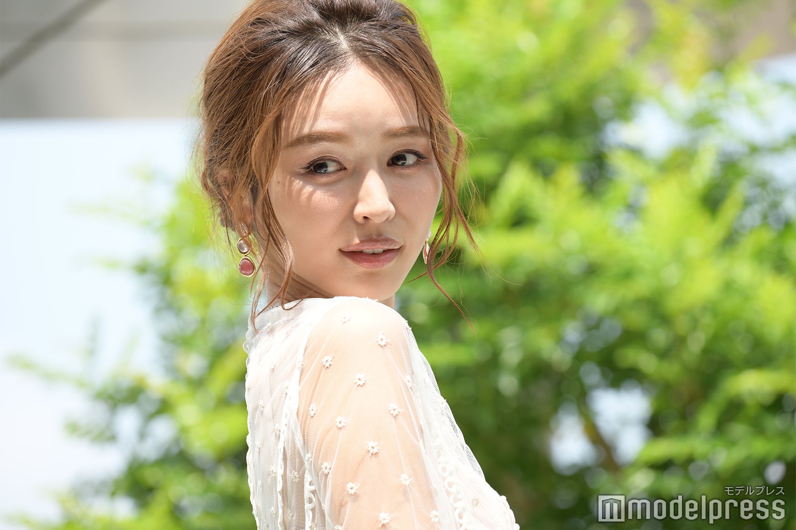 加治ひとみ、美ボディ大胆披露シースルードレス “限界ギリギリまで露出”撮影は「何もつけずに挑んだ」＜Splash！加治ひとみ＞