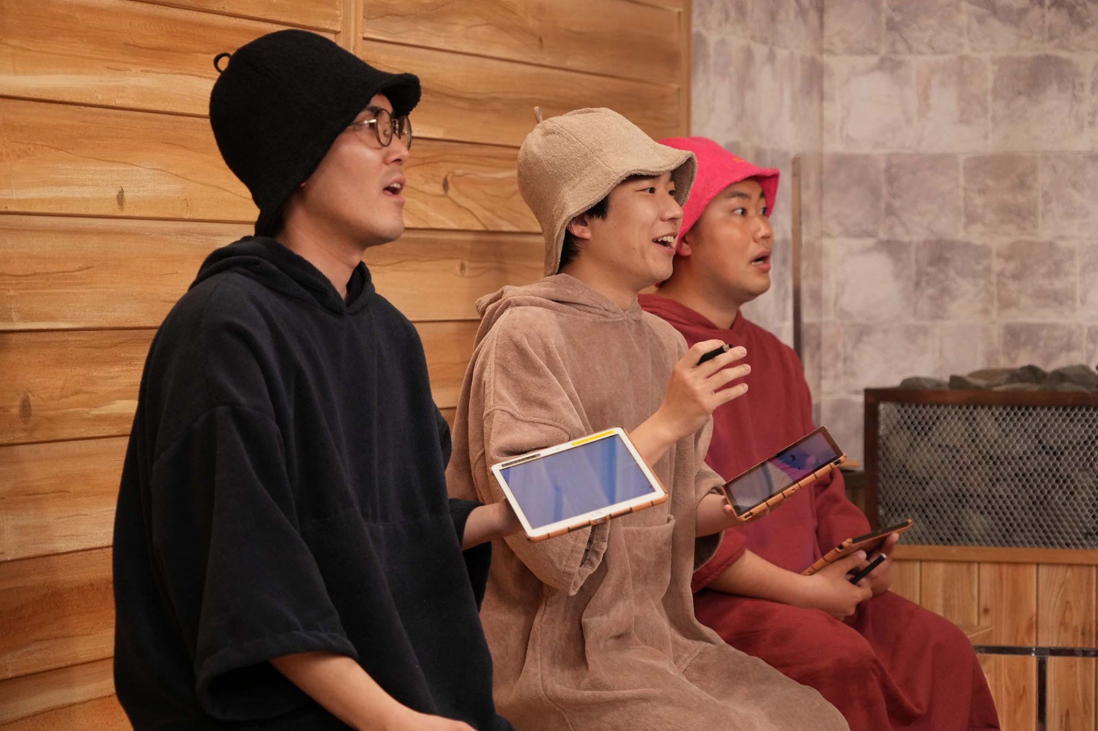 「バズりサウナ」（左から）菊田竜大、秋山寛貴、岡部大（C）フジテレビ