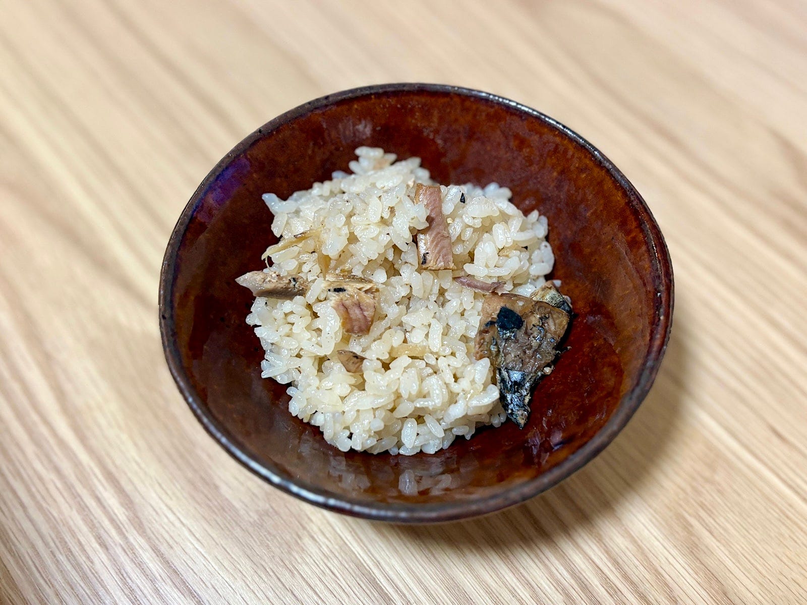 焼き秋刀魚の香ばしさが、だしの効いたごはんによく合います