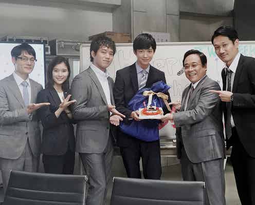 鈴木仁、20歳誕生日を「TWO WEEKS」キャストがお祝い “W三浦”の「背中を追いかけていきたい」
