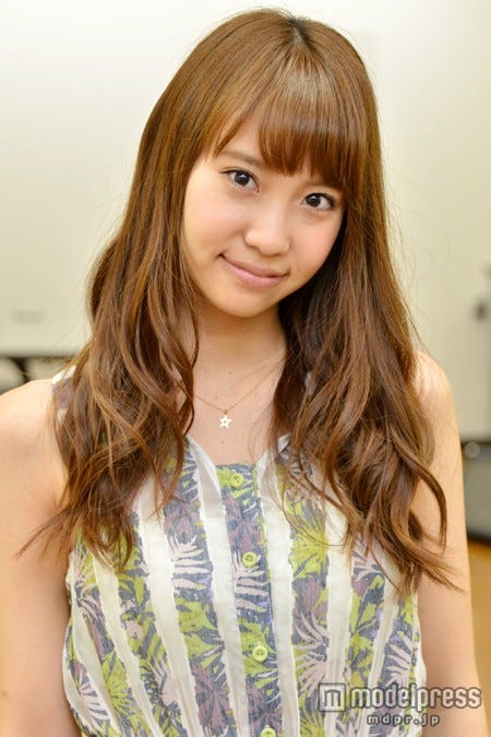 八重歯とアヒル口が特徴的/永尾まりや