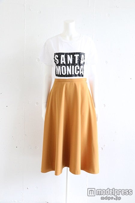 「AULA AILA」フレアスカート／￥12000 → ￥3600 70％OFF、トップス ￥6800 → ￥2720 60％OFF