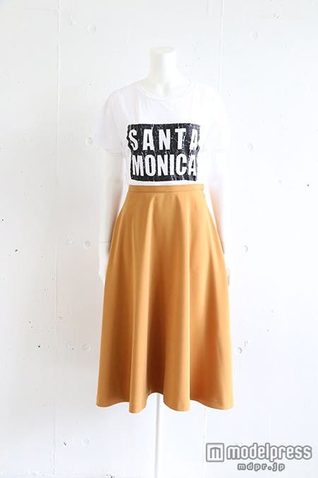 「AULA AILA」フレアスカート/¥12000 → ¥3600 70%OFF、トップス ¥6800 → ¥2720 60%OFF