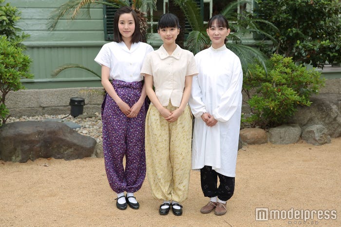 (左から)蓮佛美沙子、芳根京子、谷村美月(C)NHK