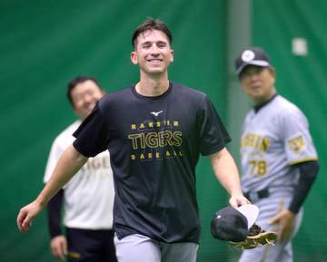 阪神・ディベイニー 打率上げて1軍上がる 2軍戦で手応えあり3戦連続H「継続していい成績を」
