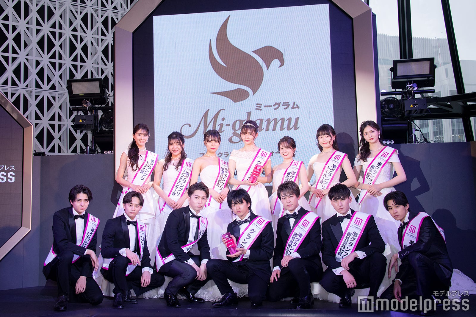 東急プラザ銀座「RAISE（レイズ）」にて開催された「ミスモデルプレス」「ミスターモデルプレス」表彰式の様子 （C）モデルプレス