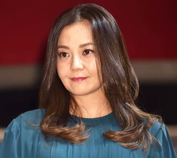 「ベスト体重に戻した」華原朋美 Xマス発信で世にも美しいドレス姿 顔小さっ！