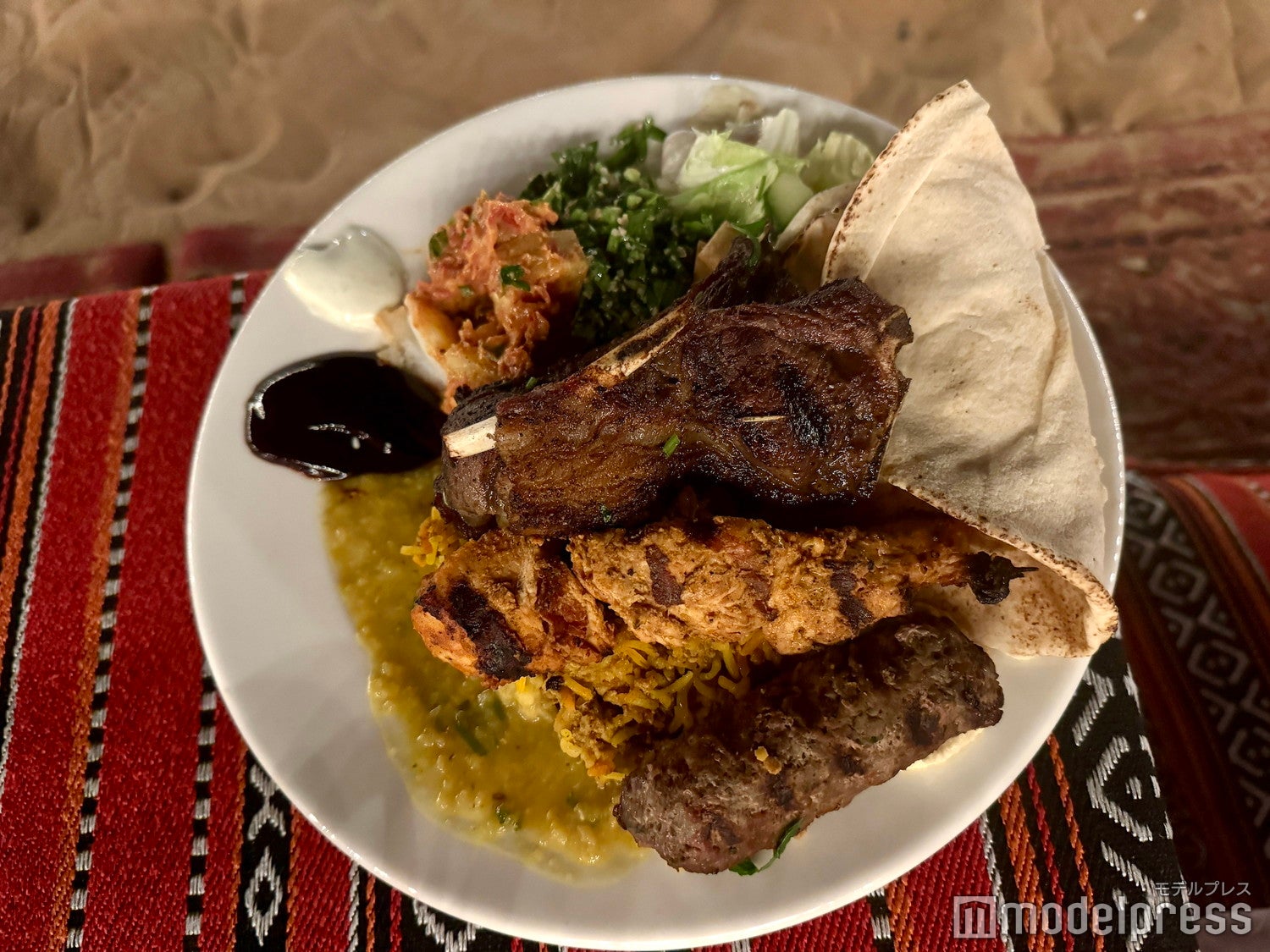 砂漠ツアー（C）モデルプレス