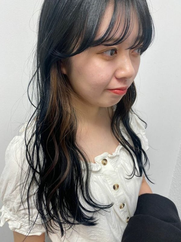黒髪ロングにインナーカラーをプラス さり気なく見えるおしゃれな組み合わせ モデルプレス 黒髪ロングにインナーカラーをプラス さり気なく見えるおしゃれな組み合わせ モデルプレス