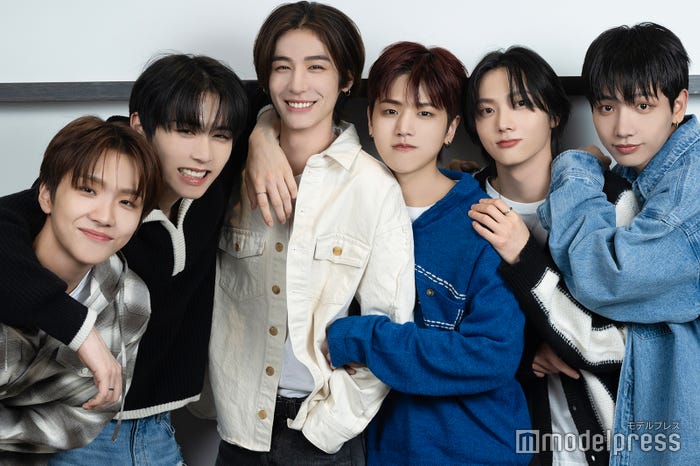 BOYNEXTDOOR/(左から)WOONHAK、TAESAN、LEEHAN、RIWOO、SUNGHO、JAEHYUN(C)モデルプレス