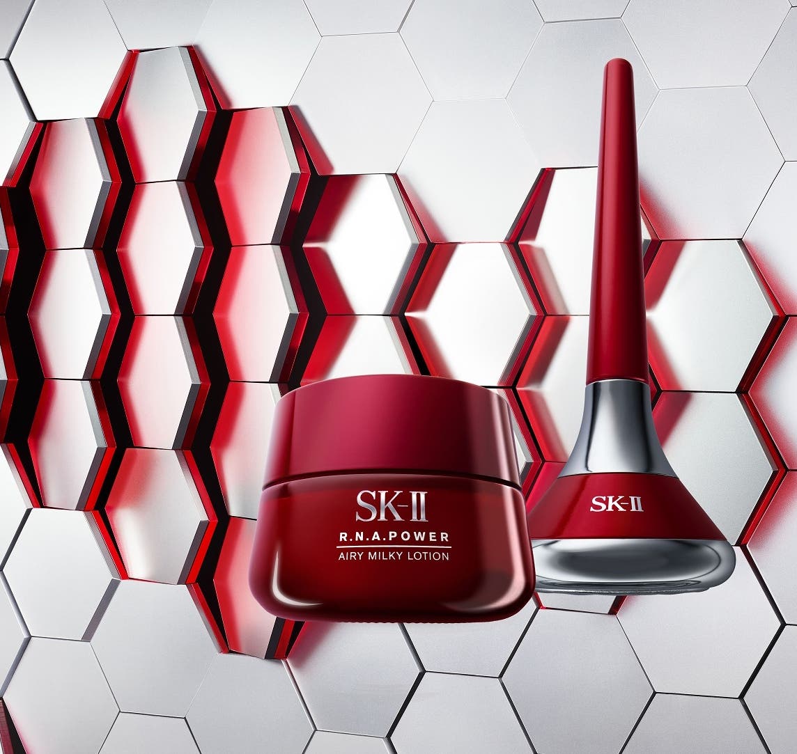 8月21日に発売された「SK-II R.N.A.パワー エアリー ミルキー ローション マグネティック キット ラディカル ニュー エイジ」※百貨店数量限定発売