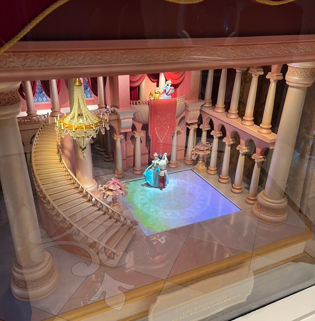 真帆「念願の初1人ディズニー」（提供写真）