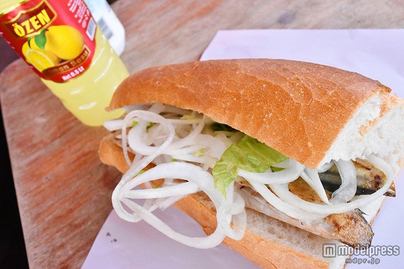 サバサンド、5リラ（約230円）