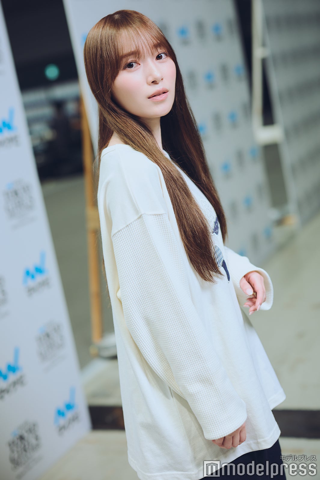 守屋麗奈 櫻坂46守屋麗奈、真っ白なレースランジェリーで寝ころびカット 特典