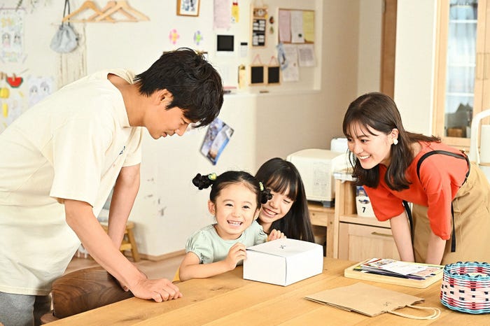 (左から)綾野剛、泉谷星奈、稲垣来泉、生田絵梨花/「オールドルーキー」第5話より(C)TBS