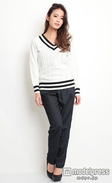 SEXYにも着こなせる大人女子のチルデンニット 画像提供:「lovca」2,990円(税込)