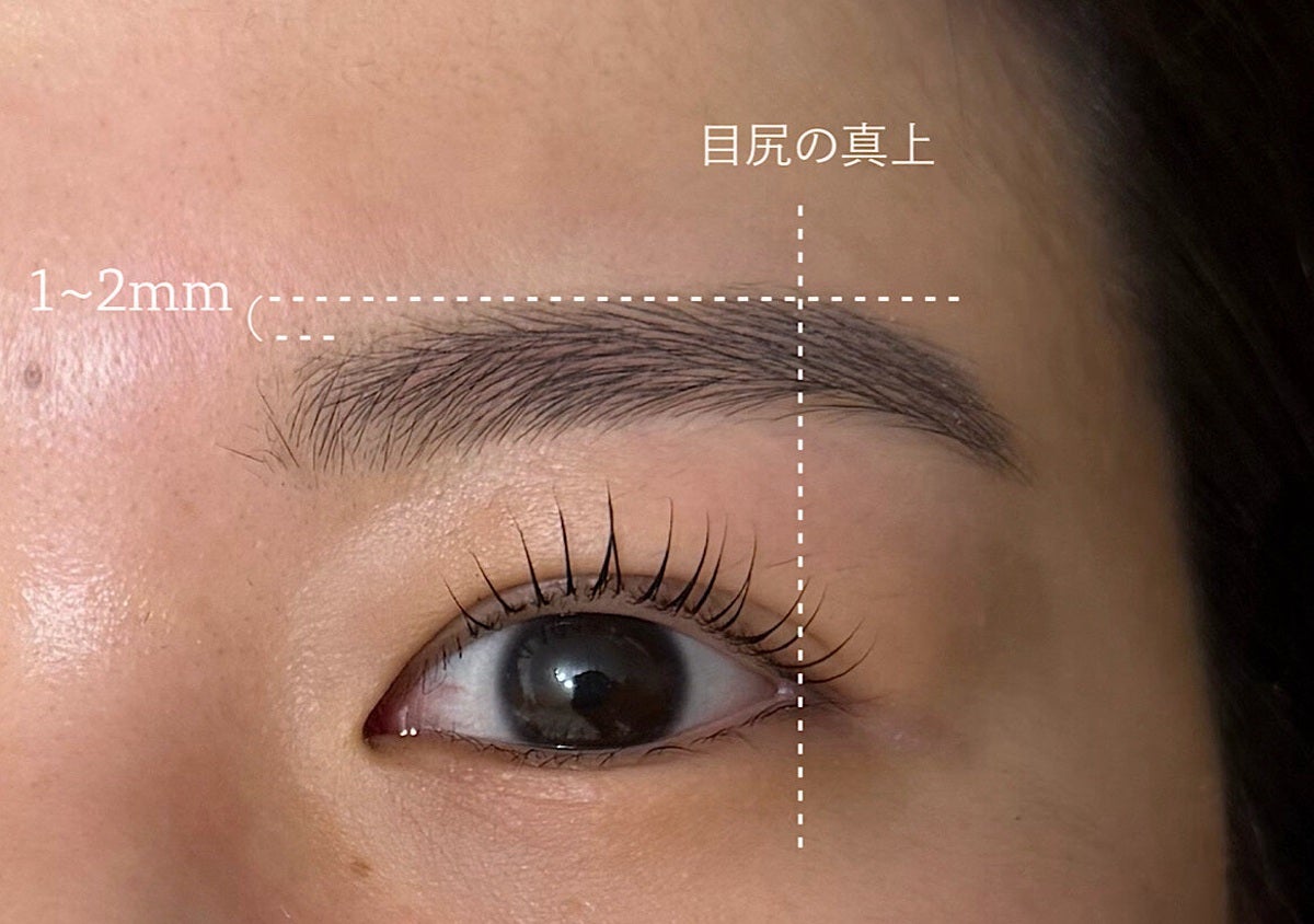 垢抜け美女の眉は今みんなコレ！ほんのりアーチ眉の作り方