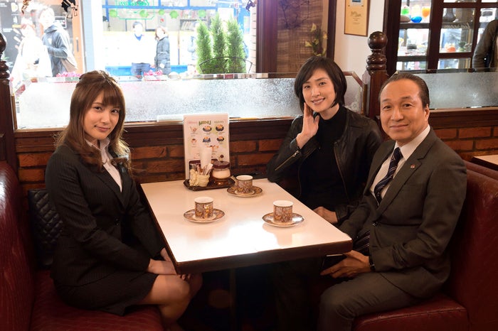 (左から)入山杏奈、天海祐希、小日向文世 (画像提供:テレビ朝日)