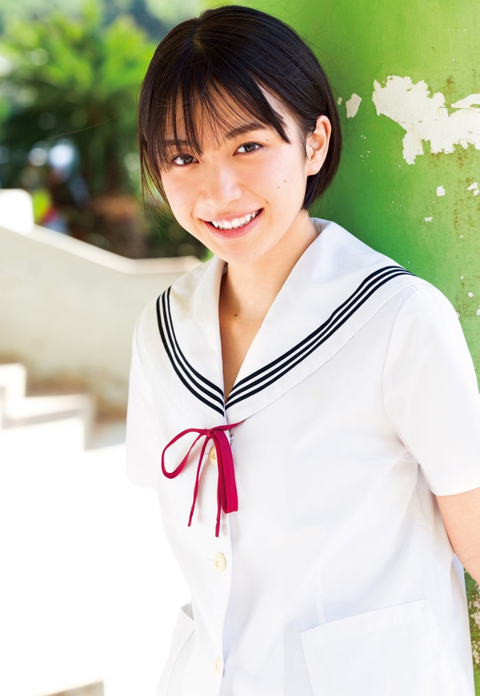 藤崎ゆみあ、透明感際立つ 爽やかな制服姿披露