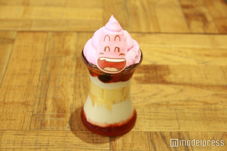 うんちくんパフェ1,100円（税込）（C）鳥山明／集英社・東映アニメーション