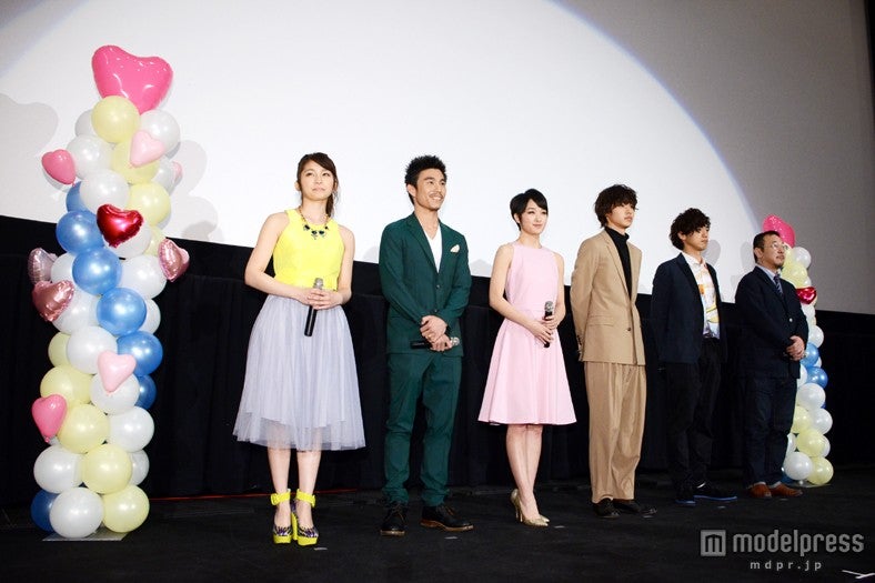 （左から）岡本玲、中尾明慶、剛力彩芽、山崎賢人、桐山漣、川村泰祐監督