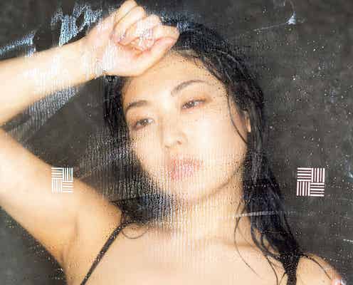 グラビア界の新星・風吹ケイ、濡れ肌&柔らか美バストに釘付け