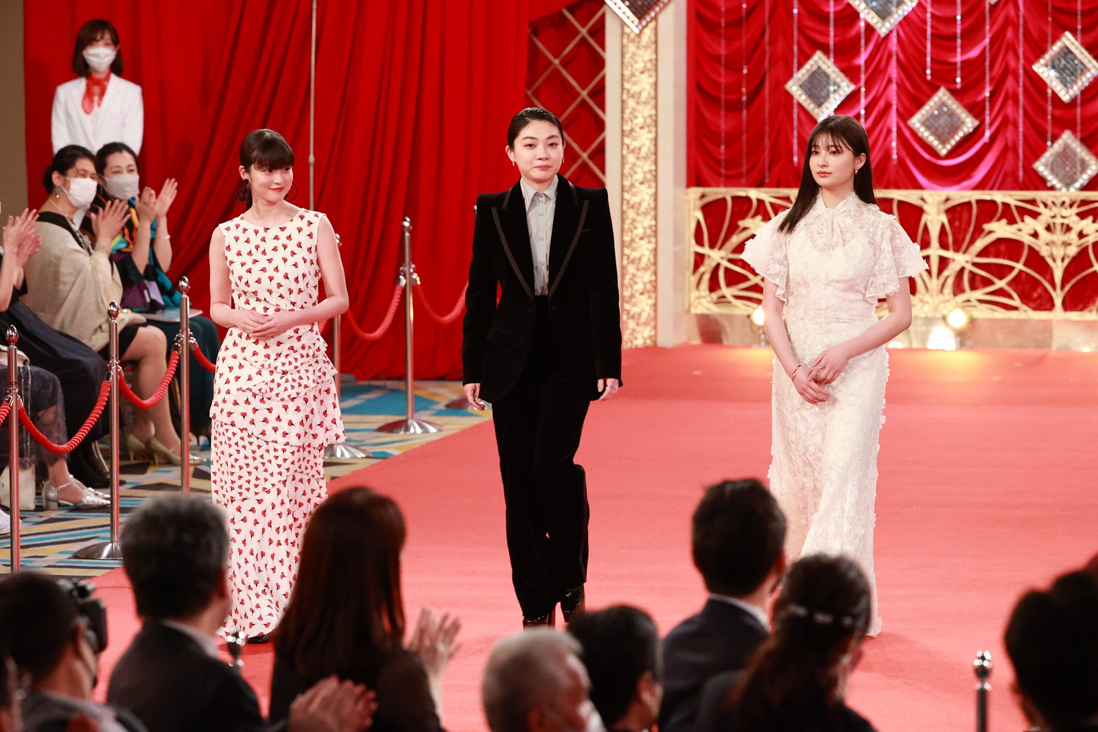 今田美桜、三浦透子、吉川愛（C）東京写真記者協会