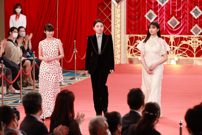 今田美桜、三浦透子、吉川愛(C)東京写真記者協会