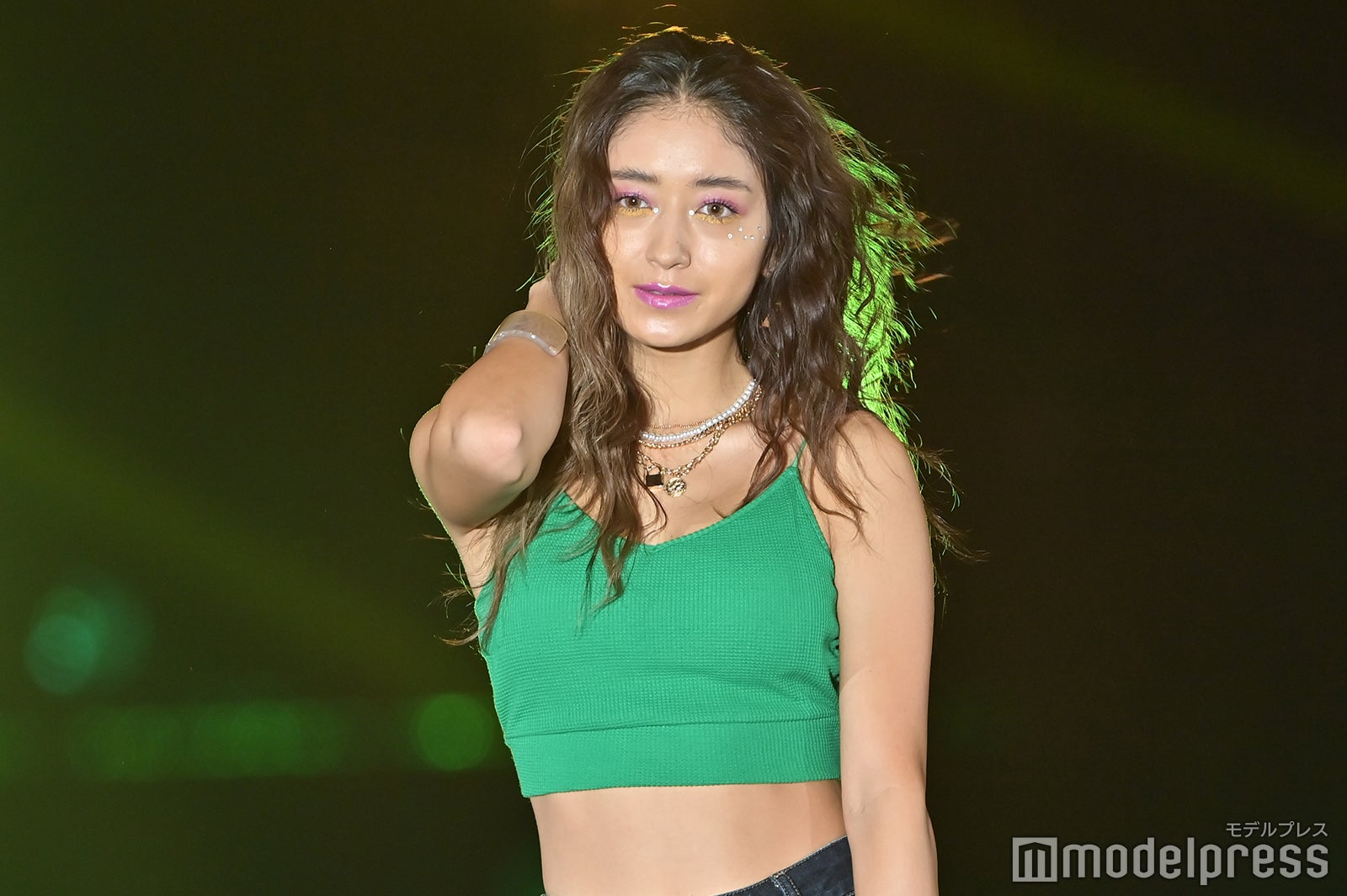 みちょぱ、美背中＆腹筋披露 ビビッドメイクに視線集中＜GirlsAward 2022 S／S＞