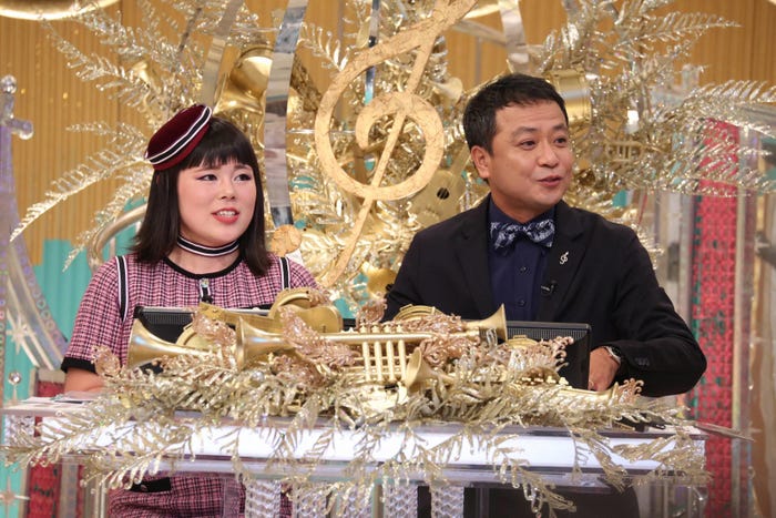 ブルゾンちえみ、中山秀征/「クイズ!ドレミファドン!2018」(C)フジテレビ