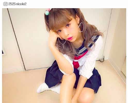 藤田ニコル、セーラー服×ルーズソックスで“JK”復活「可愛すぎる」「細い」絶賛の声