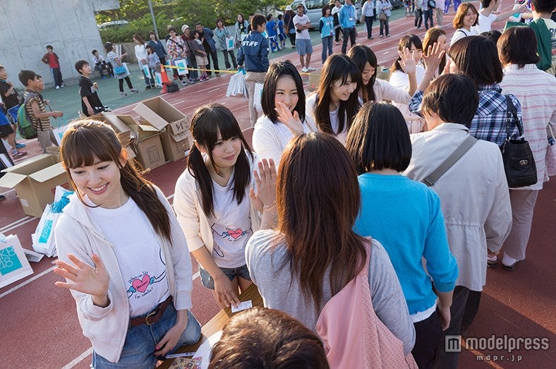 「『誰かのために』プロジェクト」／2012年（C）AKS