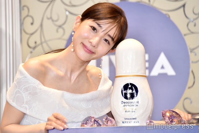 田中みな実 似と話題のほのか Cmを忠実再現し反響 モデルプレス