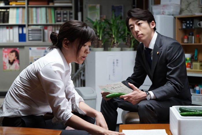 篠原涼子、高橋一生/「民衆の敵」第6話より(C)フジテレビ