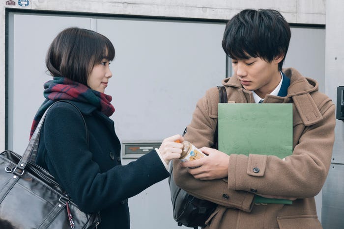 飯豊まりえ、野村周平/「電影少女」第9話より(C)「電影少女2018」製作委員会