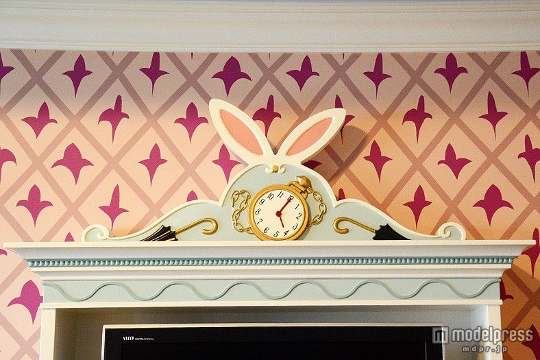 白ウサギをイメージしたテレビ台