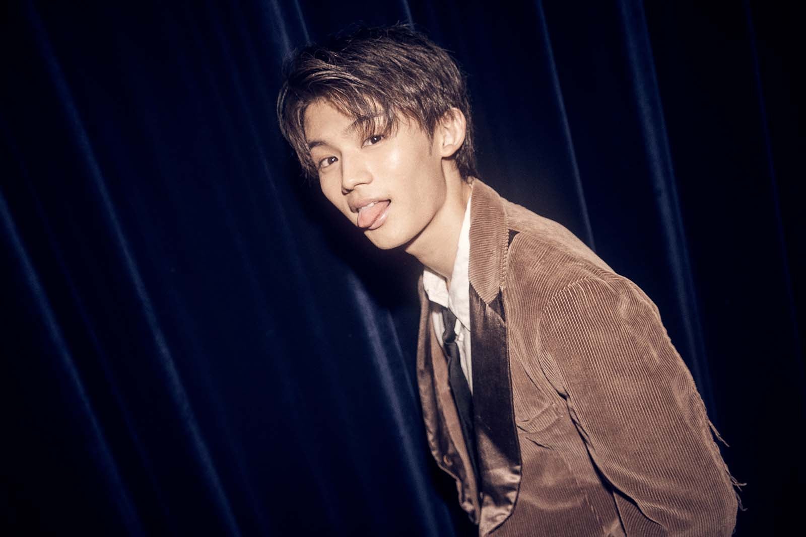 藤原大祐、正体不明の謎のショーマン・TiUだった メジャーデビュー＆東阪ワンマンライブを発表＜日程・会場＞