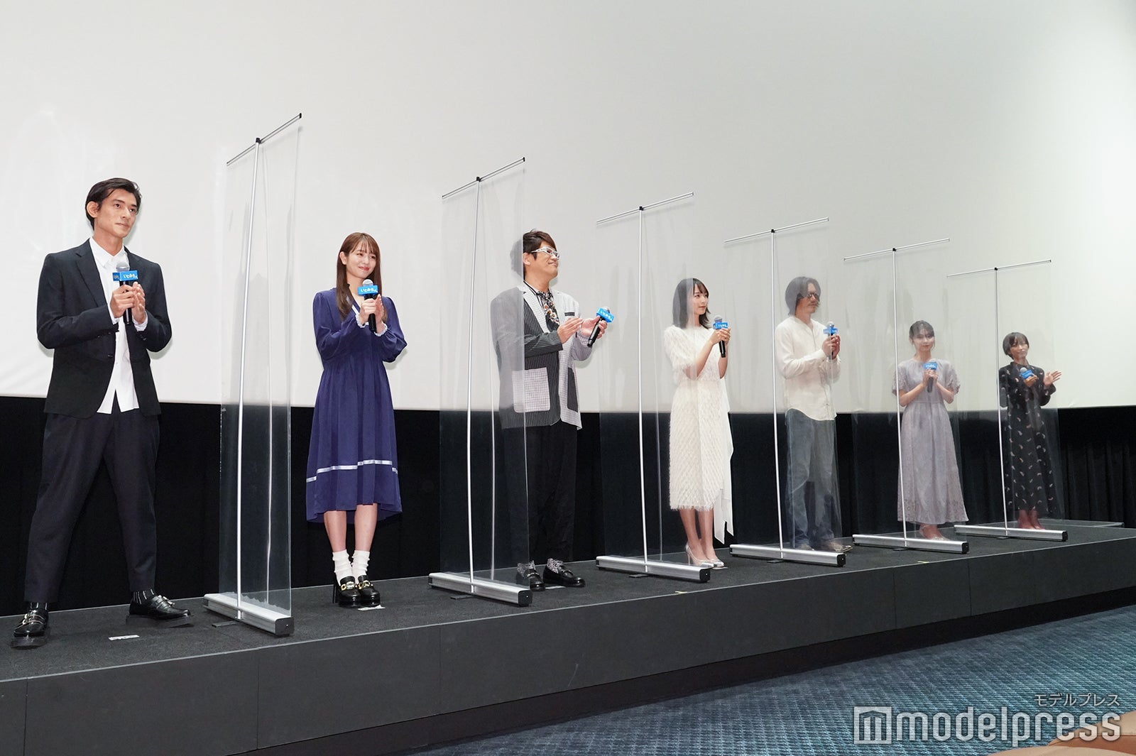 （左から）中島歩、横田真悠、古坂大魔王、駒井蓮、豊川悦司、ジョナゴールド、横浜聡子監督（C）モデルプレス