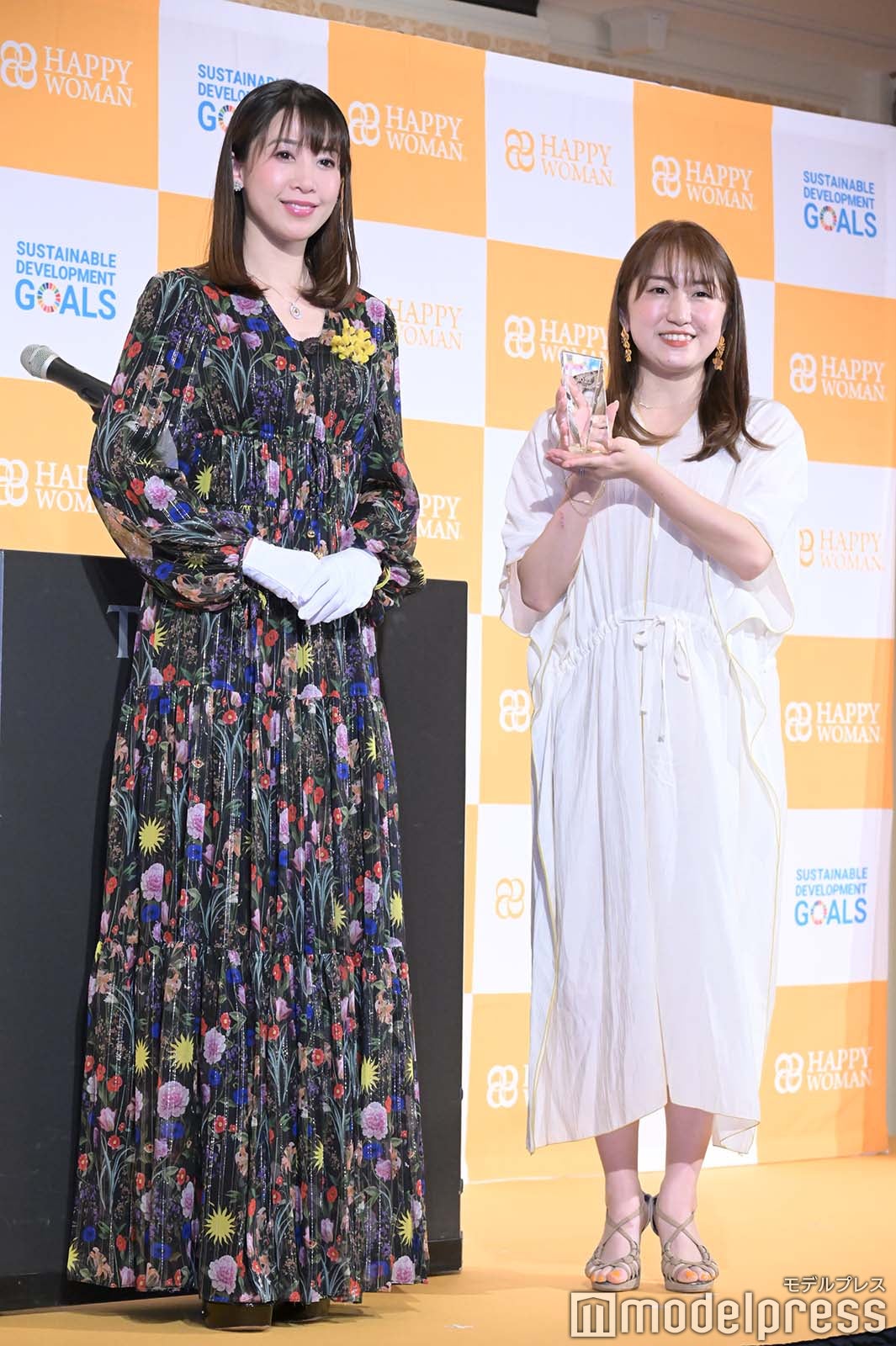 龍真咲、廣岡茜氏 （C）モデルプレス