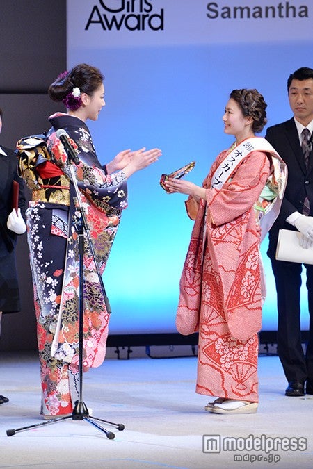 水沢エレナ、伊藤千晶さん（オスカープロモーション賞）