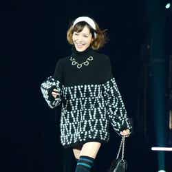 ファッションフェスタ「第17回 東京ガールズコレクション 2013 AUTUMN/WINTER」に出演した藤井リナ